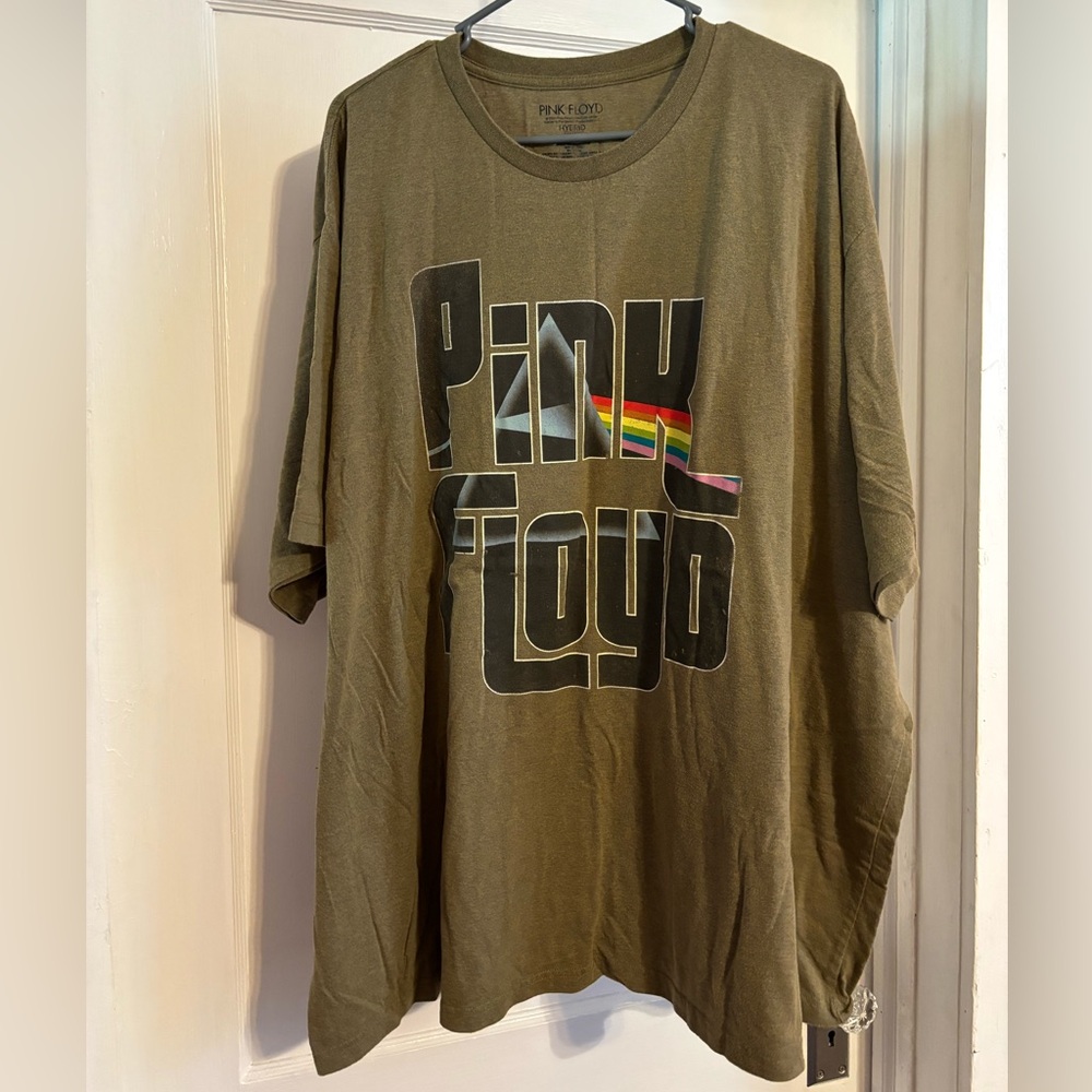 Hybrid & Company Olive Pink Floyd Graphic Tee